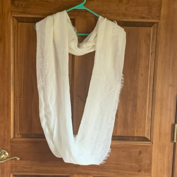 BEIGE, CREAM INFINITY SCARF WITH FRINGE, 100% ACRYLIC, NO TAGS, NEVER WORN - Picture 1 of 4